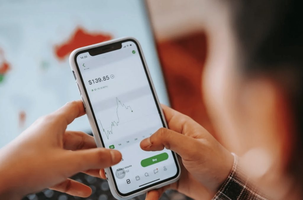 The Modern Broker: Navigating the Complexities of Today’s Financial Markets
